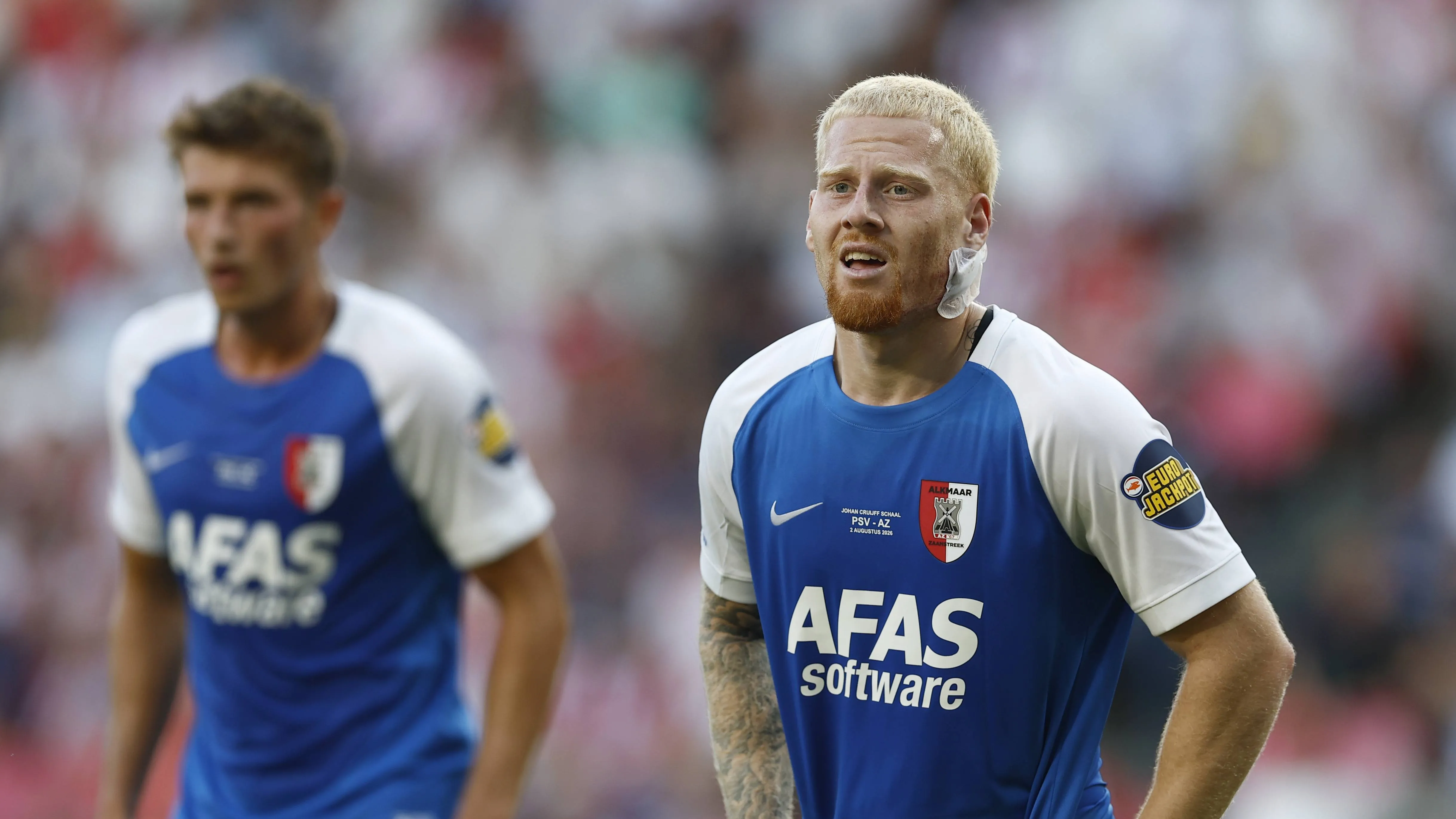 梅尔丁克耳部遭踹险失聪，赛后笑称耳朵还在，AZ克鲁伊夫盾4-0大胜PSV