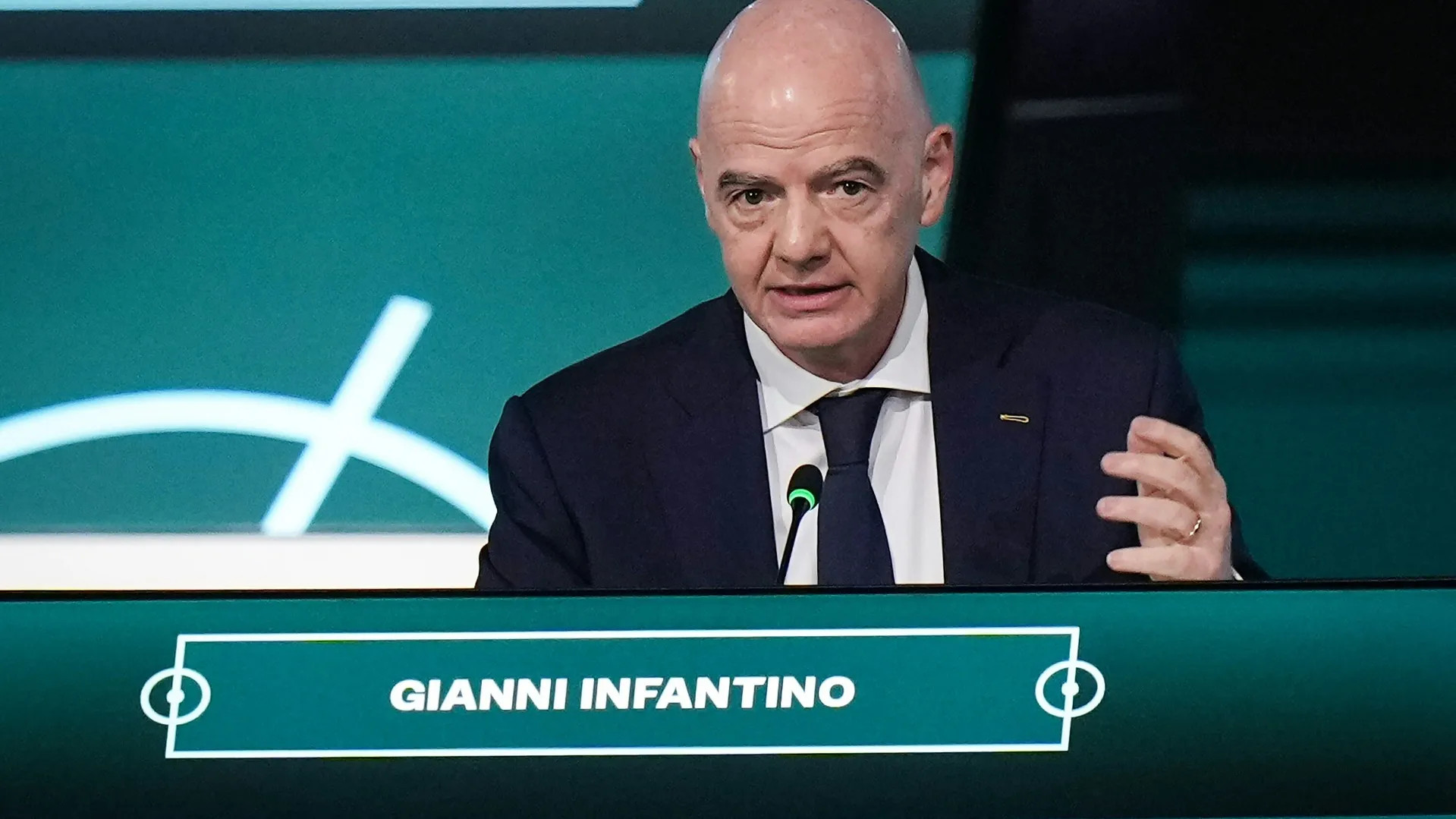内部哗变：FIFA员工意外发声，要求因凡蒂诺下课